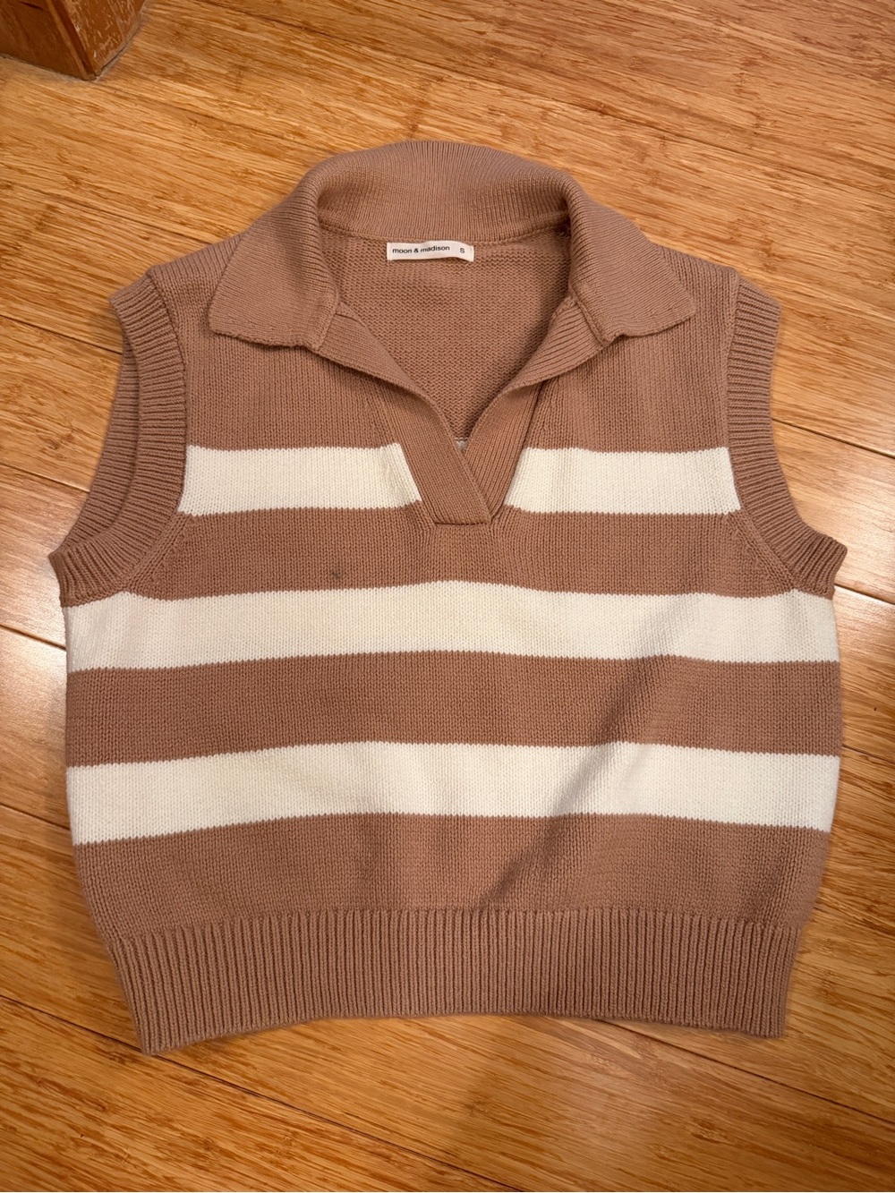 Collared sleeveless sweater vest small